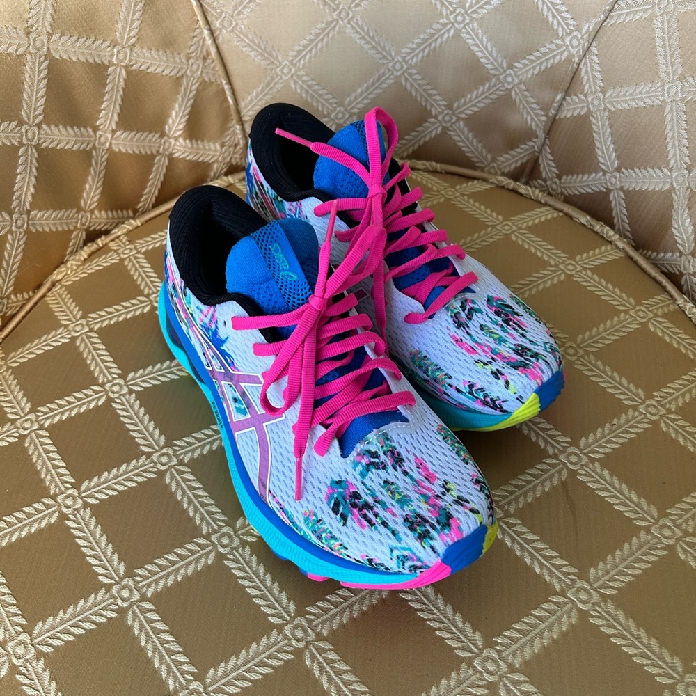 ASICS women’s running shoe size 6.5